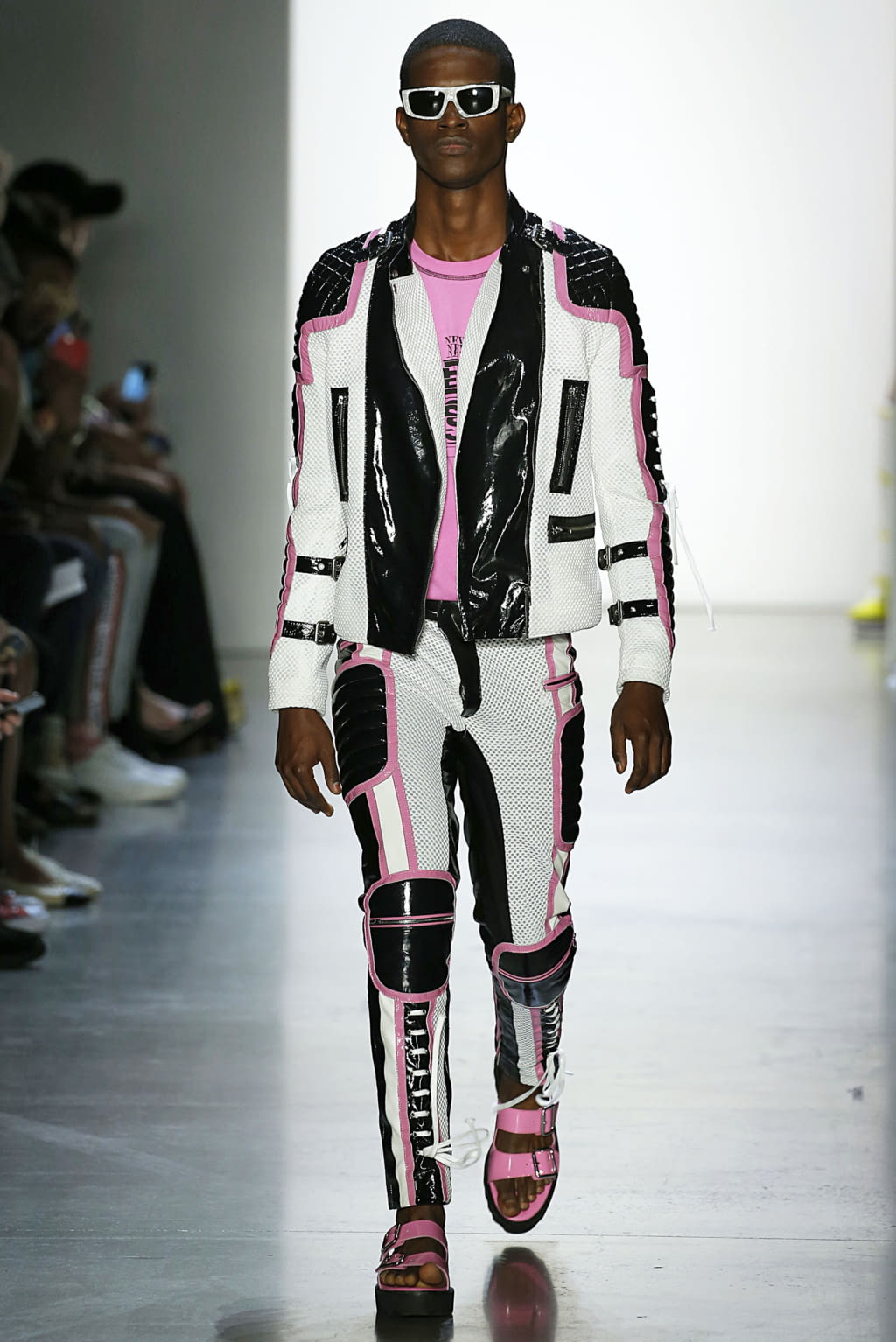 Fashion Week New York Spring/Summer 2019 look 51 from the Jeremy Scott collection 女装