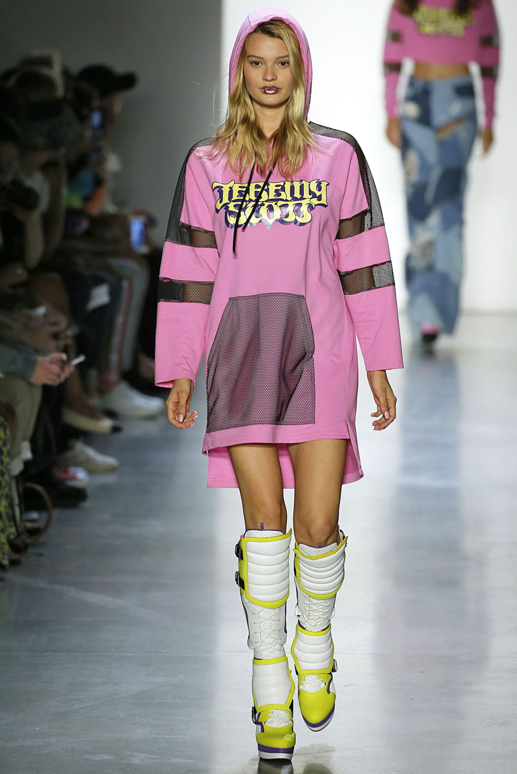 Fashion Week New York Spring/Summer 2019 look 52 from the Jeremy Scott collection 女装