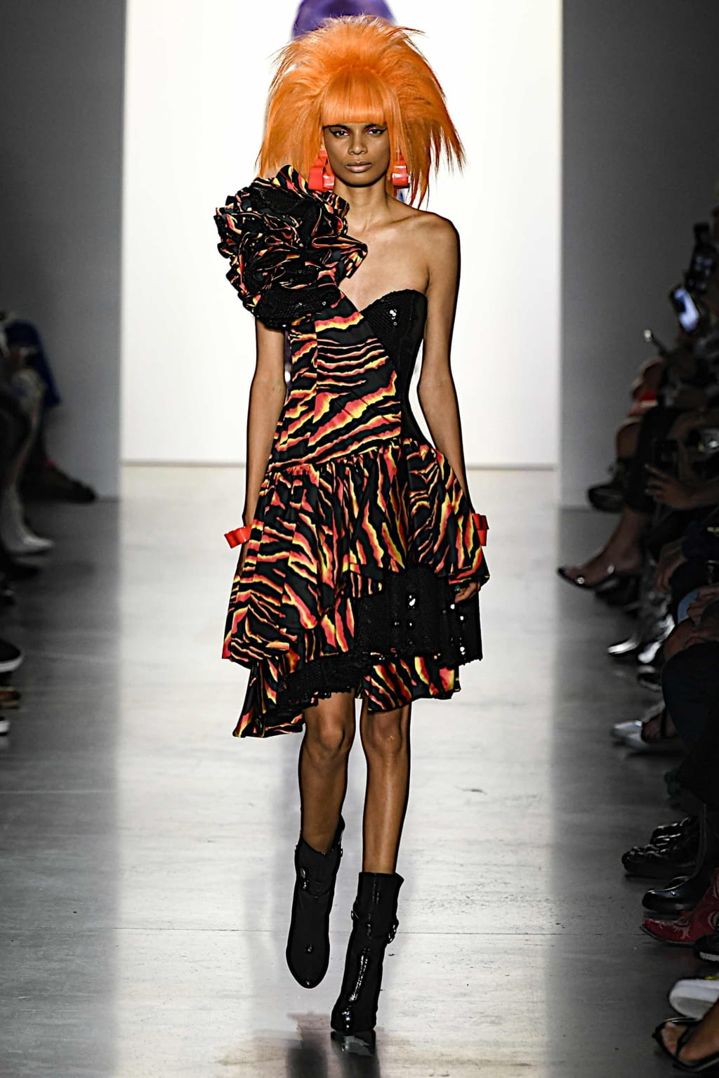 Fashion Week New York Spring/Summer 2020 look 14 de la collection Jeremy Scott womenswear