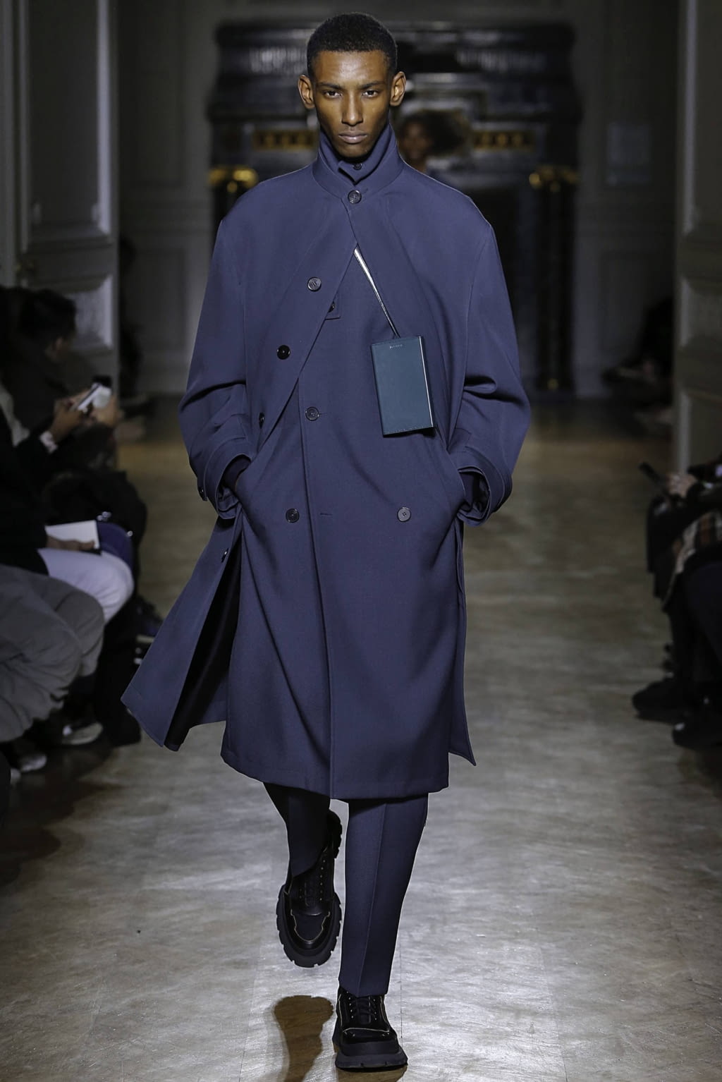 Fashion Week Paris Fall/Winter 2019 look 1 de la collection Jil Sander menswear