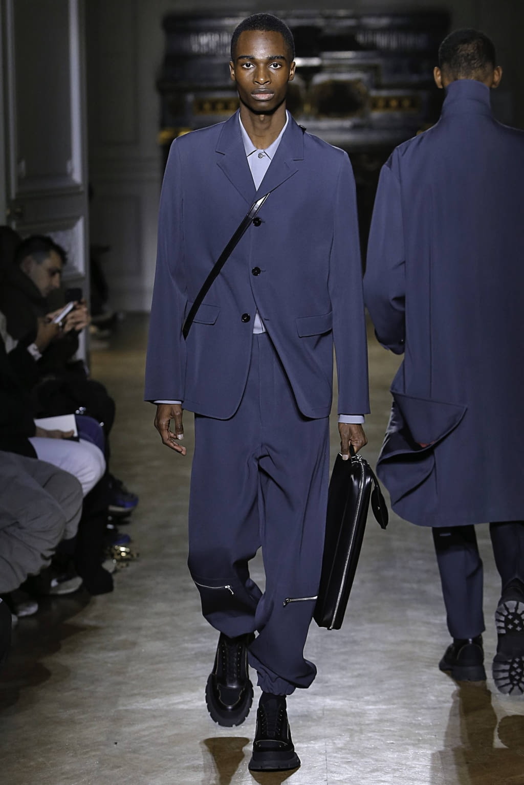 Fashion Week Paris Fall/Winter 2019 look 2 from the Jil Sander collection menswear