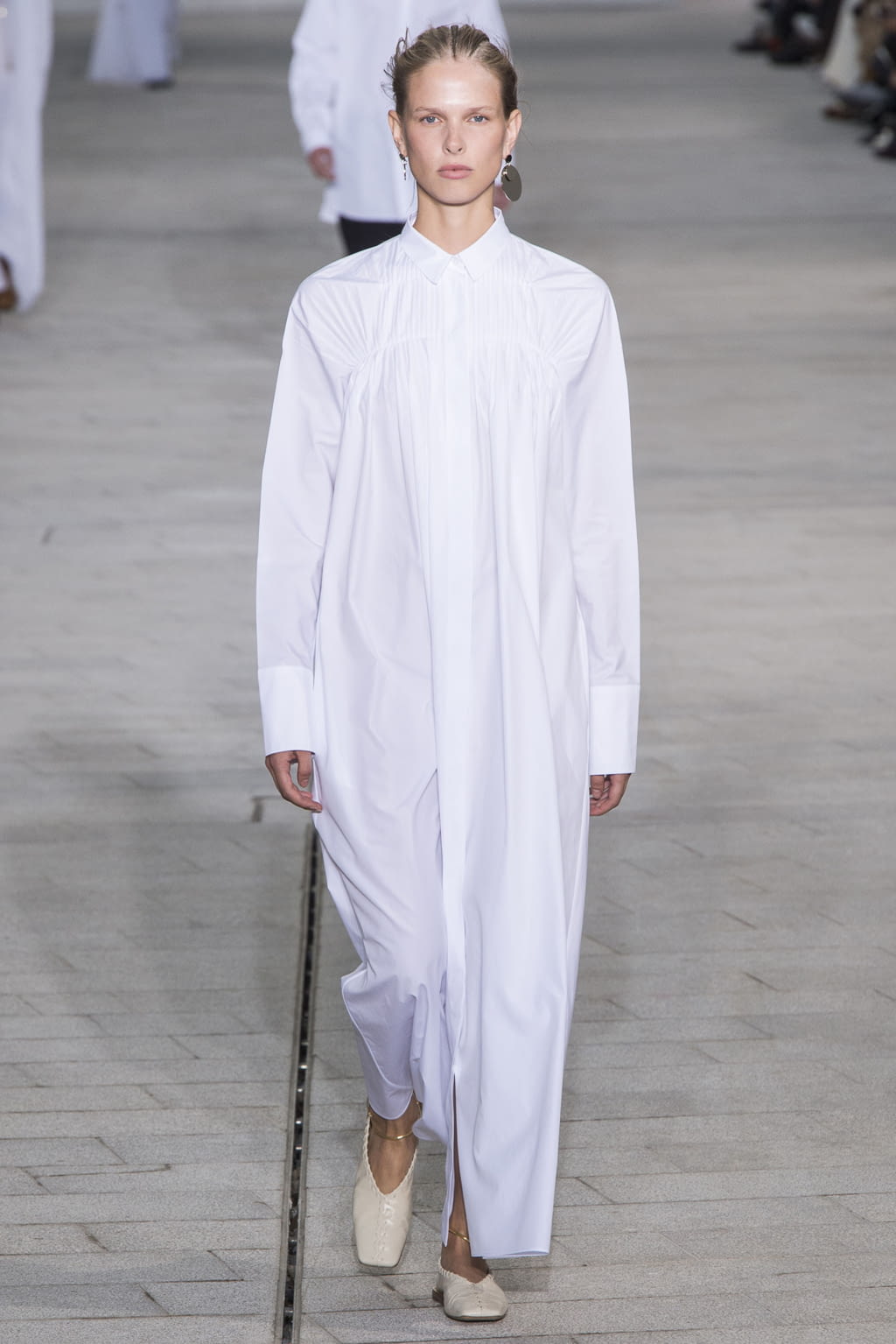 Fashion Week Milan Spring/Summer 2018 look 4 from the Jil Sander collection womenswear