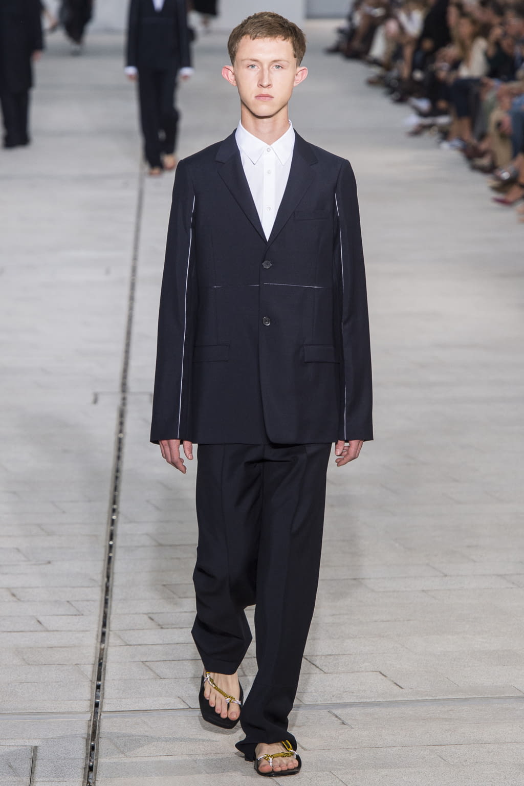 Fashion Week Milan Spring/Summer 2018 look 19 from the Jil Sander collection womenswear