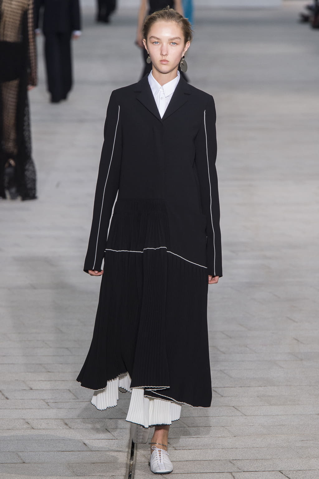 Fashion Week Milan Spring/Summer 2018 look 22 from the Jil Sander collection womenswear