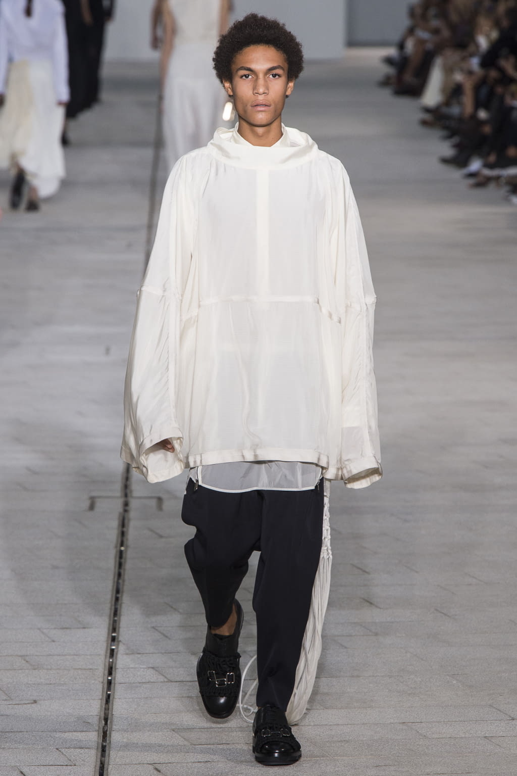 Fashion Week Milan Spring/Summer 2018 look 29 from the Jil Sander collection womenswear