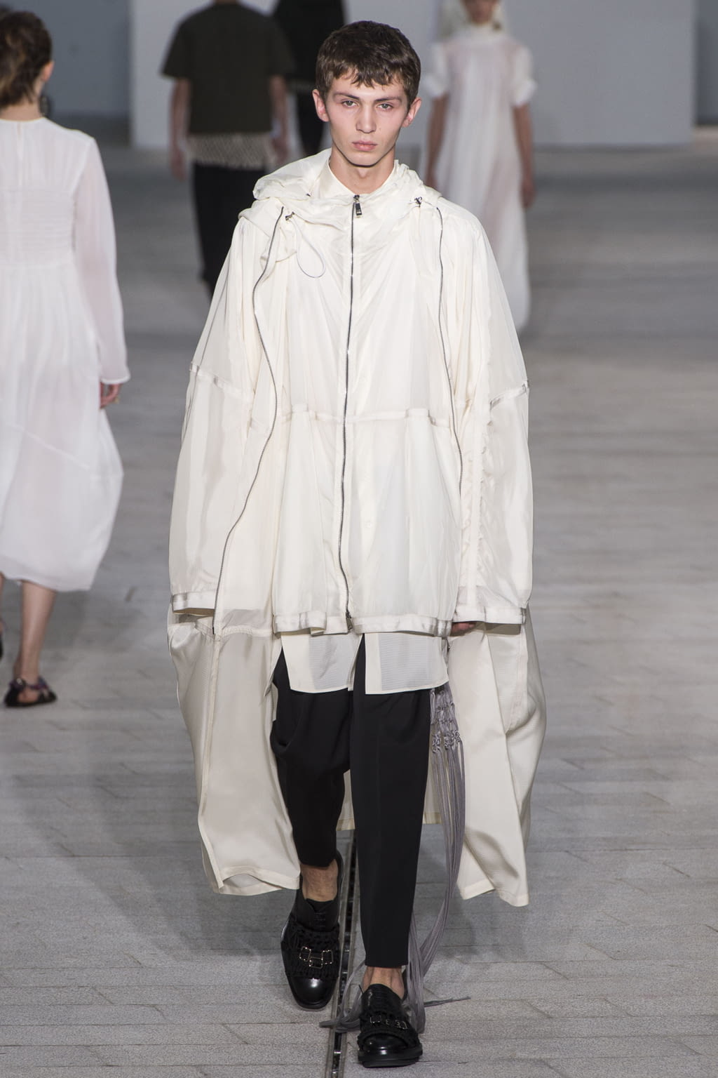 Fashion Week Milan Spring/Summer 2018 look 37 from the Jil Sander collection womenswear