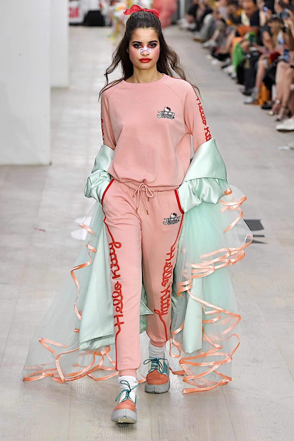 Fashion Week London Spring/Summer 2020 look 24 from the On:Off collection 女装