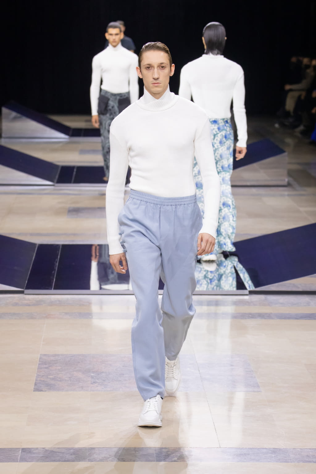 Fashion Week Paris Fall/Winter 2022 look 2 from the JOEONE collection menswear