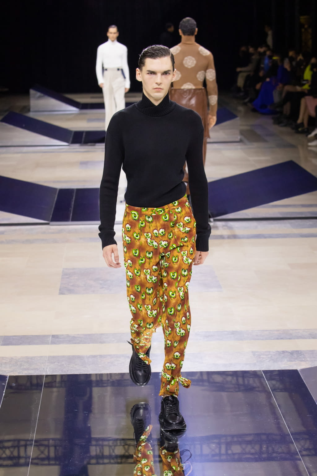 Fashion Week Paris Fall/Winter 2022 look 12 from the JOEONE collection menswear
