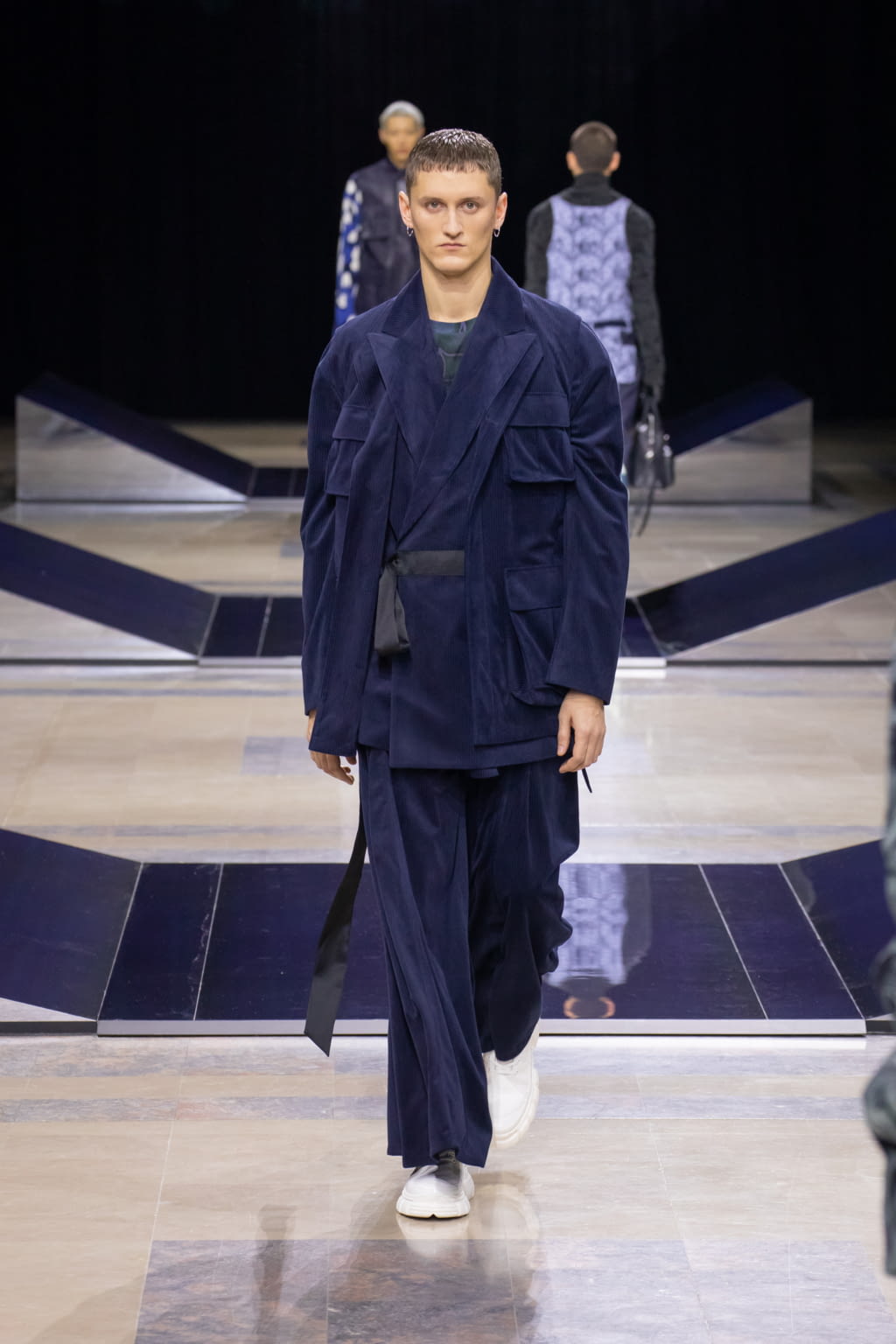 Fashion Week Paris Fall/Winter 2022 look 25 from the JOEONE collection menswear