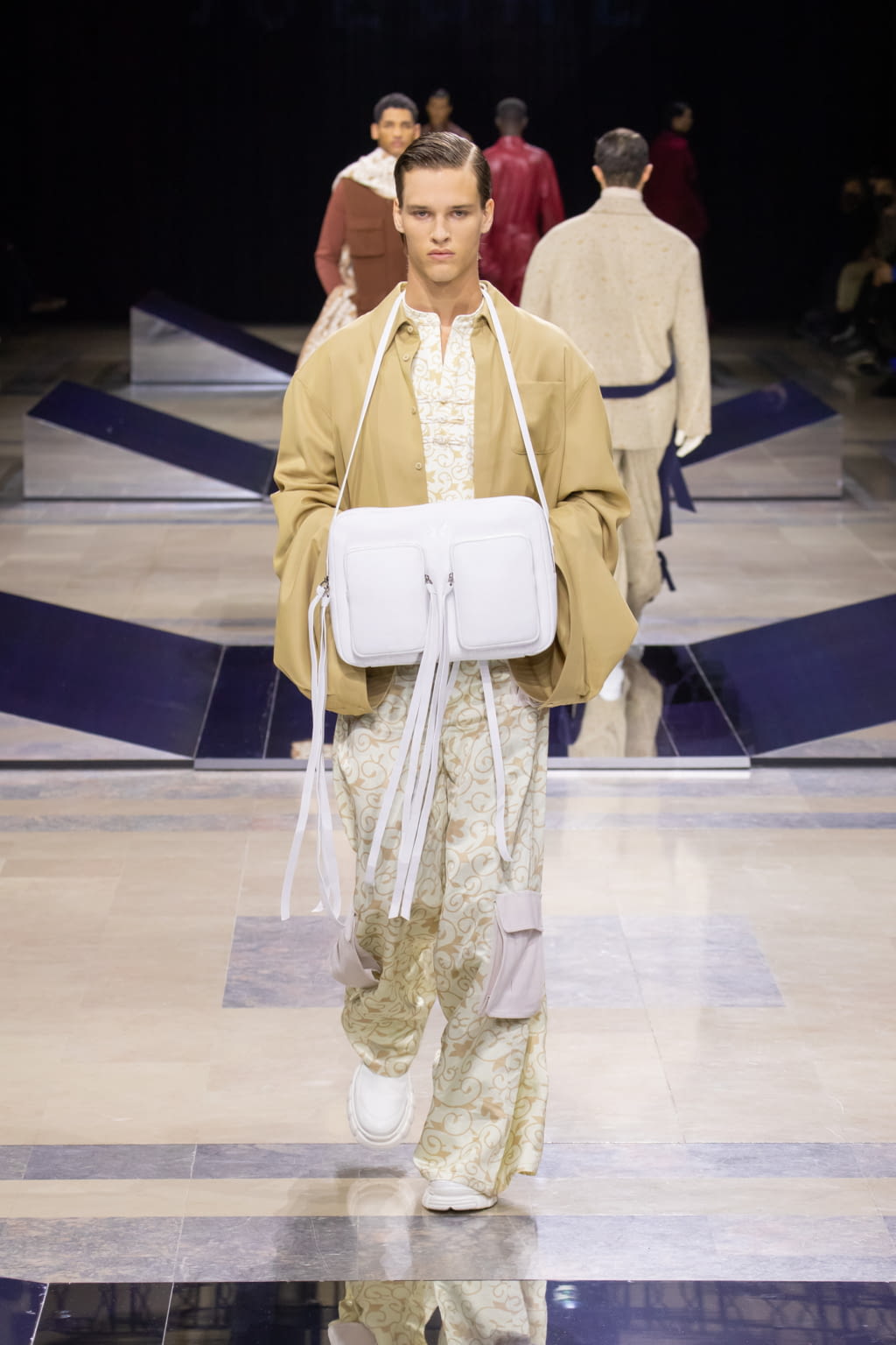 Fashion Week Paris Fall/Winter 2022 look 32 de la collection JOEONE menswear