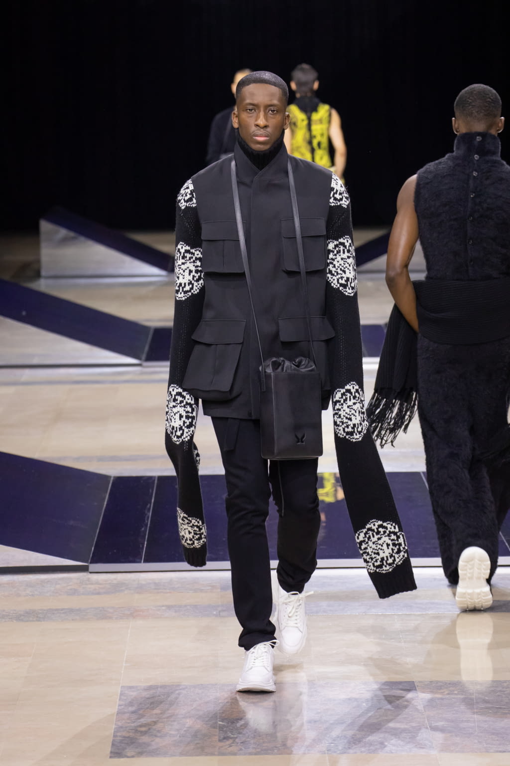 Fashion Week Paris Fall/Winter 2022 look 45 from the JOEONE collection menswear