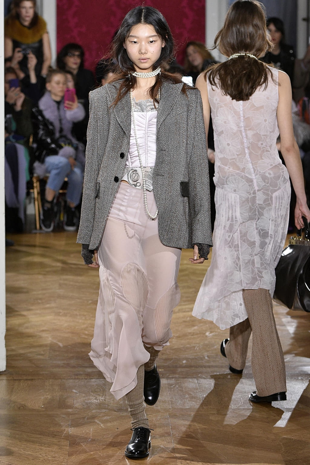 Fashion Week Paris Fall/Winter 2018 look 4 from the John Galliano collection womenswear
