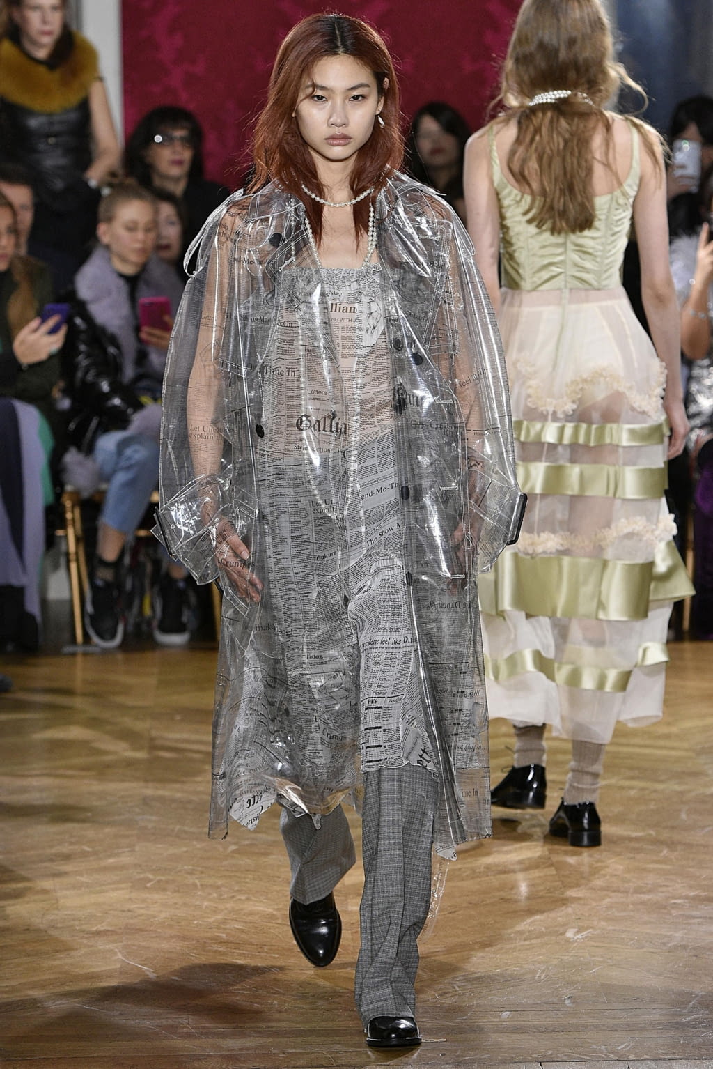 Fashion Week Paris Fall/Winter 2018 look 13 from the John Galliano collection 女装