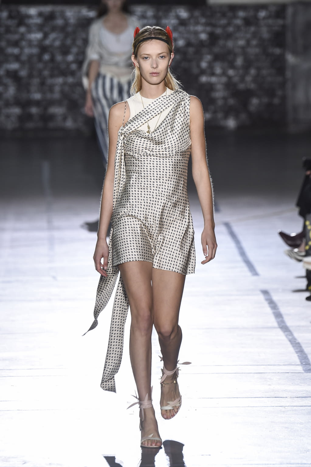 Fashion Week Paris Spring/Summer 2017 look 24 from the John Galliano collection womenswear