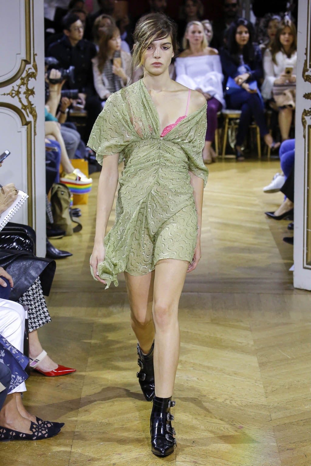 Fashion Week Paris Spring/Summer 2018 look 14 from the John Galliano collection womenswear