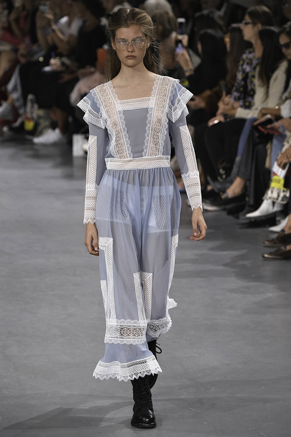 Fashion Week Paris Spring/Summer 2019 look 4 de la collection John Galliano womenswear