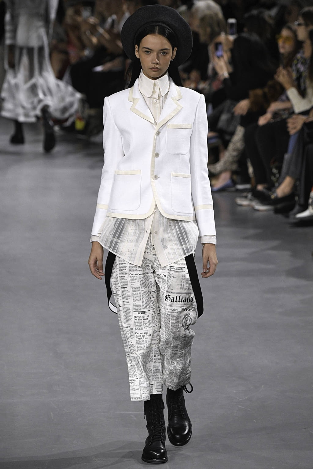 Fashion Week Paris Spring/Summer 2019 look 14 from the John Galliano collection 女装