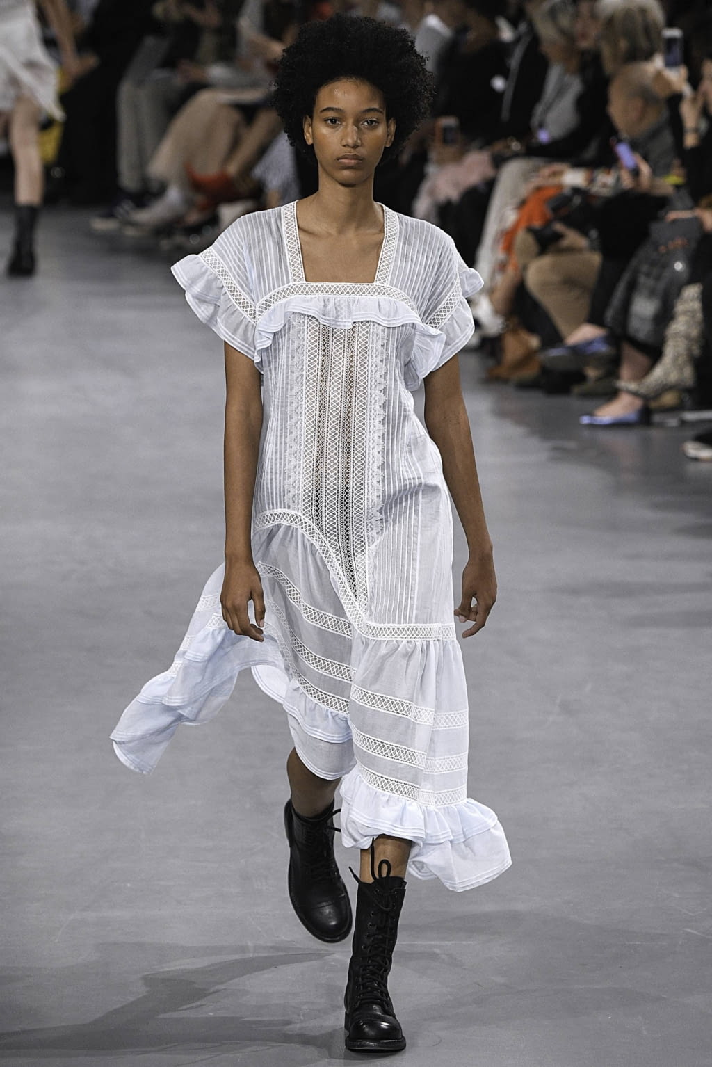 Fashion Week Paris Spring/Summer 2019 look 40 from the John Galliano collection womenswear