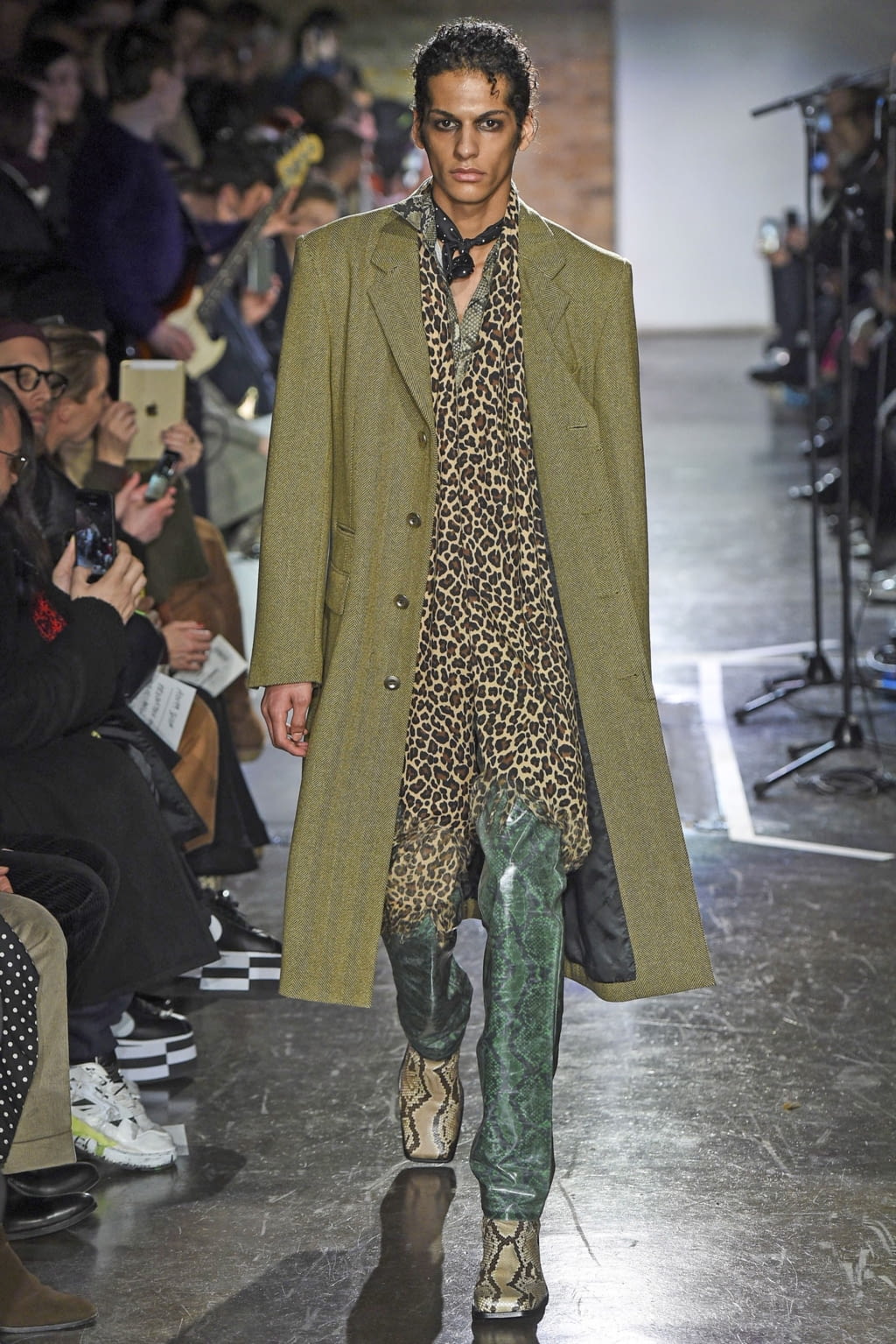 Fashion Week London Fall/Winter 2019 look 2 from the John Lawrence Sullivan collection 男装