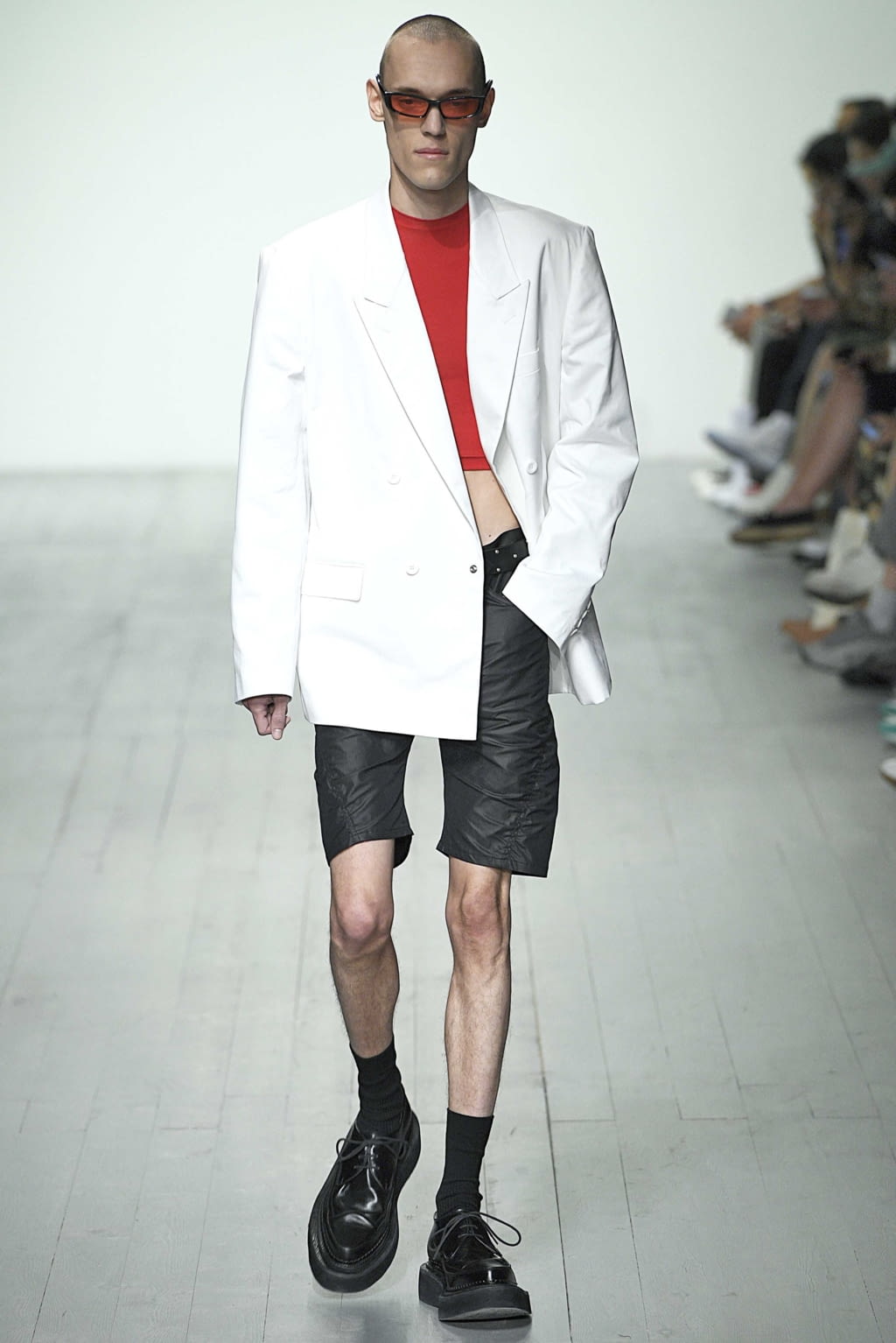 Fashion Week London Spring/Summer 2019 look 1 from the John Lawrence Sullivan collection 男装