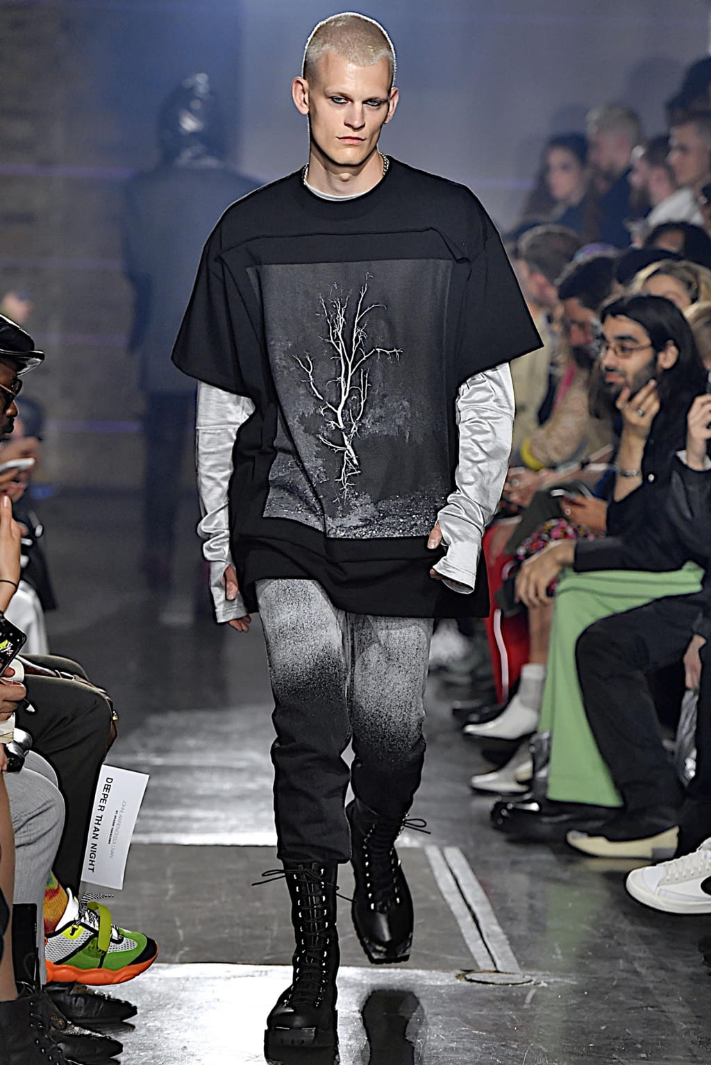Fashion Week London Spring/Summer 2020 look 14 from the John Lawrence Sullivan collection 男装