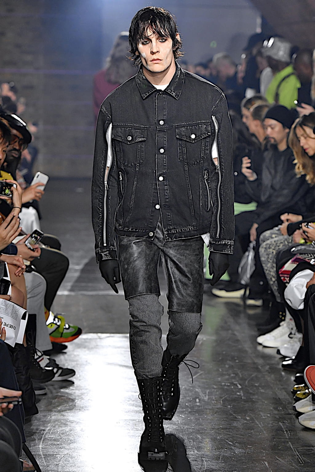 Fashion Week London Spring/Summer 2020 look 24 from the John Lawrence Sullivan collection 男装