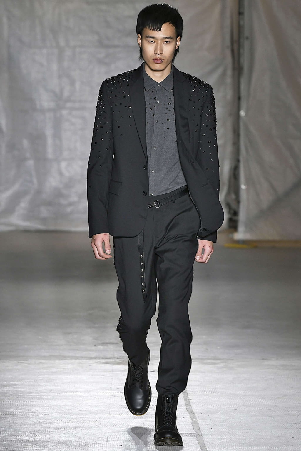 Fashion Week Milan Fall/Winter 2019 look 5 from the John Richmond collection 男装