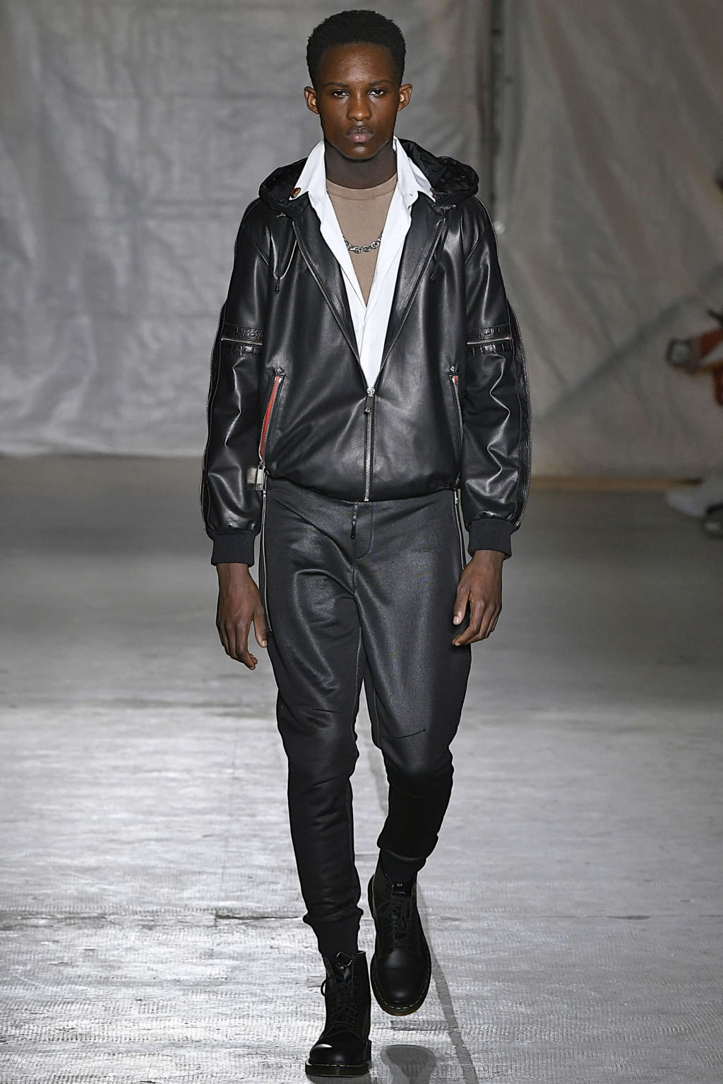 Fashion Week Milan Fall/Winter 2019 look 13 from the John Richmond collection 男装