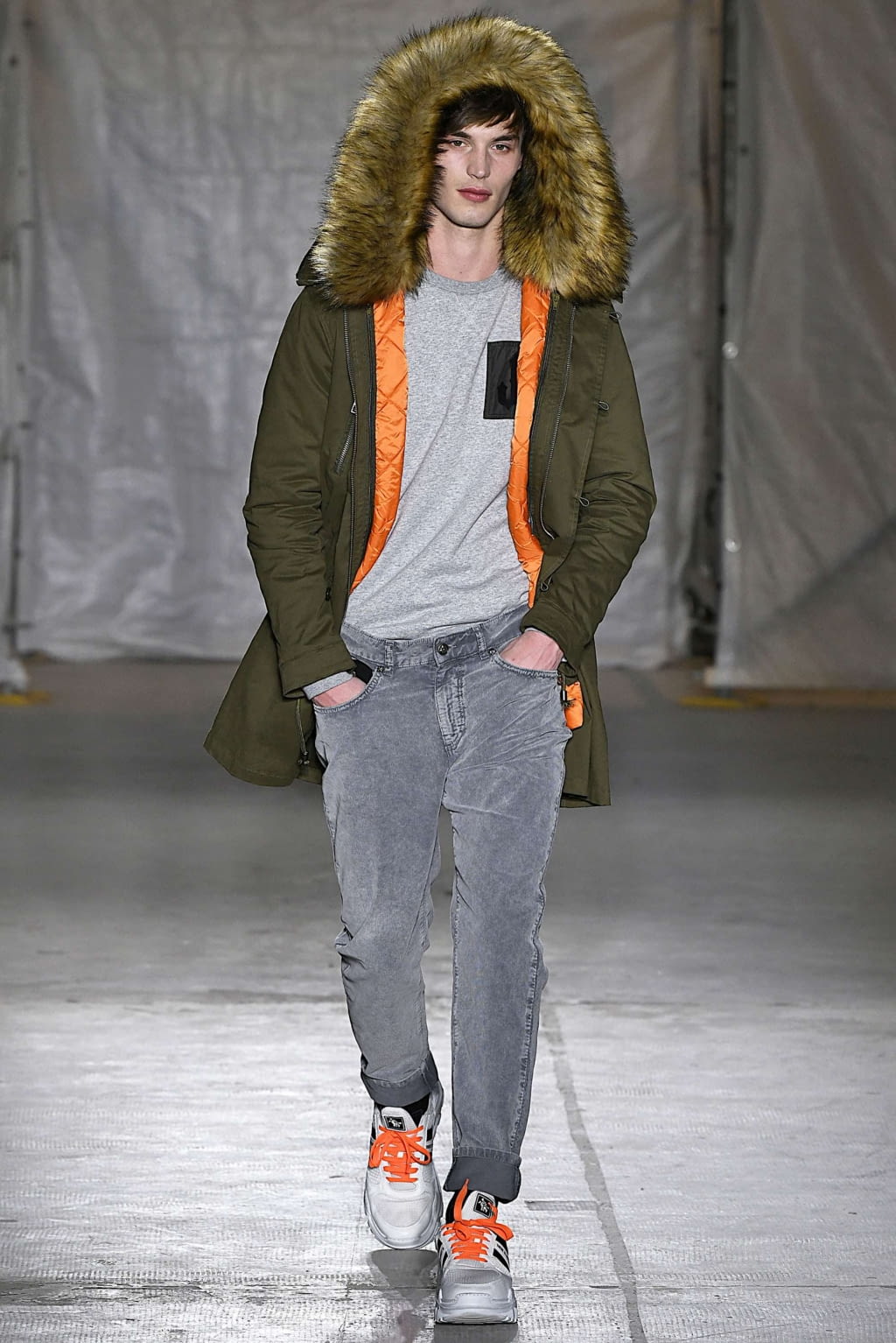 Fashion Week Milan Fall/Winter 2019 look 22 from the John Richmond collection 男装