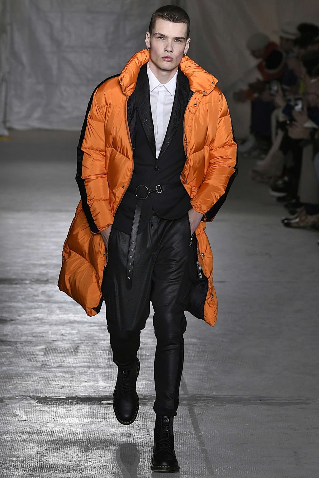 Fashion Week Milan Fall/Winter 2019 look 34 from the John Richmond collection 男装