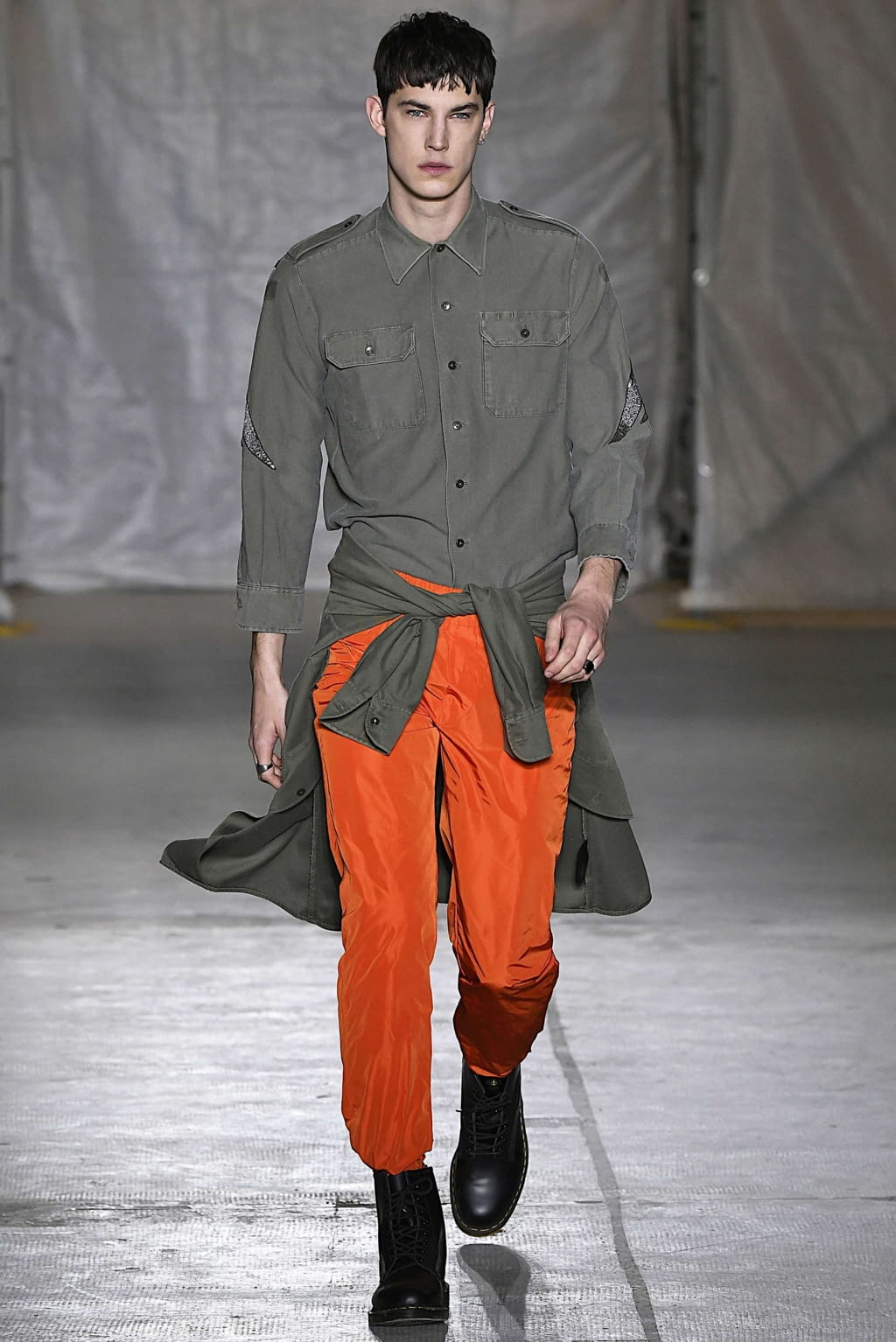 Fashion Week Milan Fall/Winter 2019 look 46 from the John Richmond collection 男装
