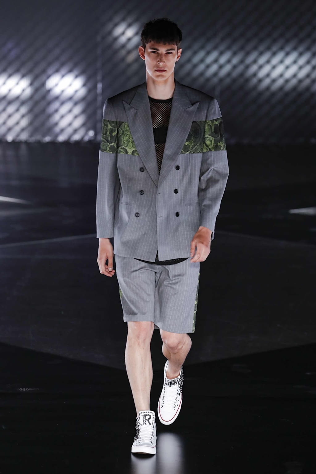 Fashion Week Milan Spring/Summer 2020 look 2 from the John Richmond collection 男装