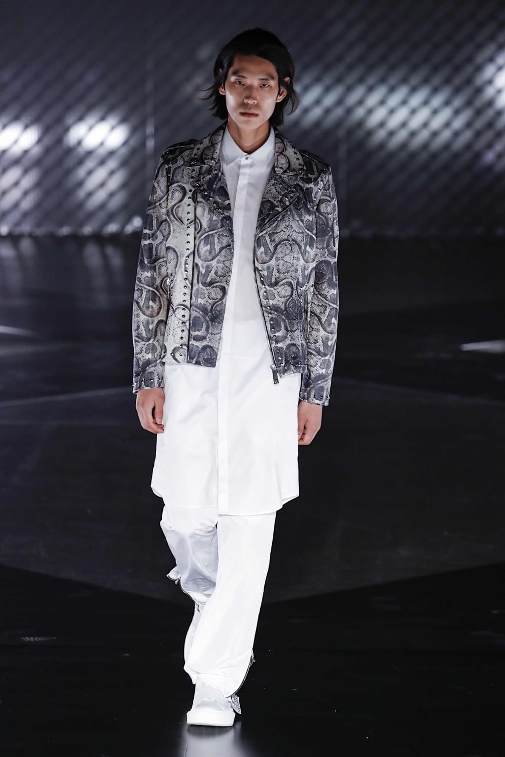 Fashion Week Milan Spring/Summer 2020 look 23 from the John Richmond collection 男装