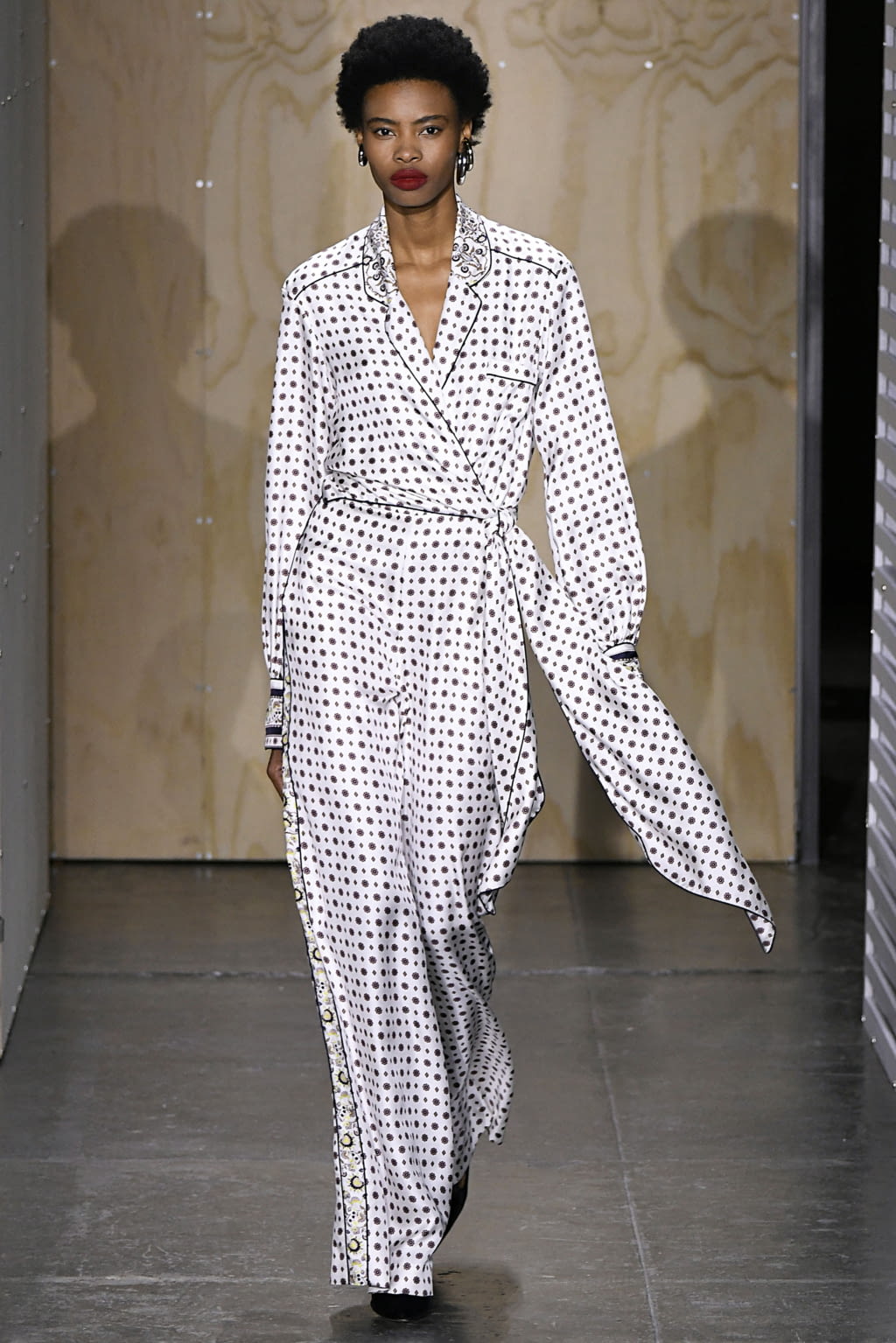 Fashion Week New York Fall/Winter 2019 look 15 from the Simkhai collection womenswear