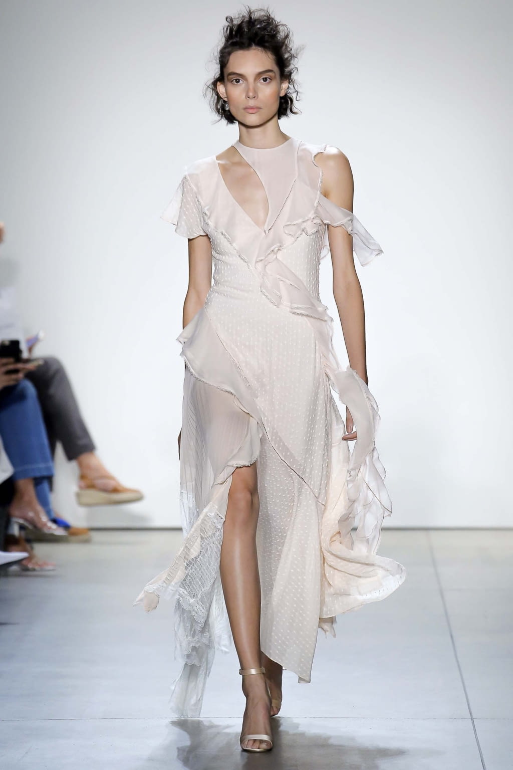 Fashion Week New York Spring/Summer 2018 look 17 from the Simkhai collection womenswear