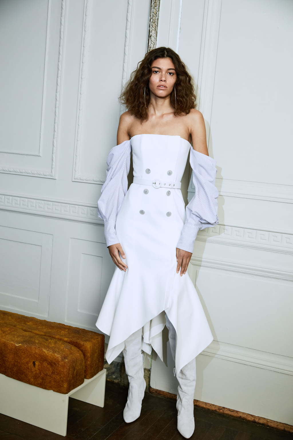Fashion Week New York Pre-Fall 2018 look 1 from the Simkhai collection 女装