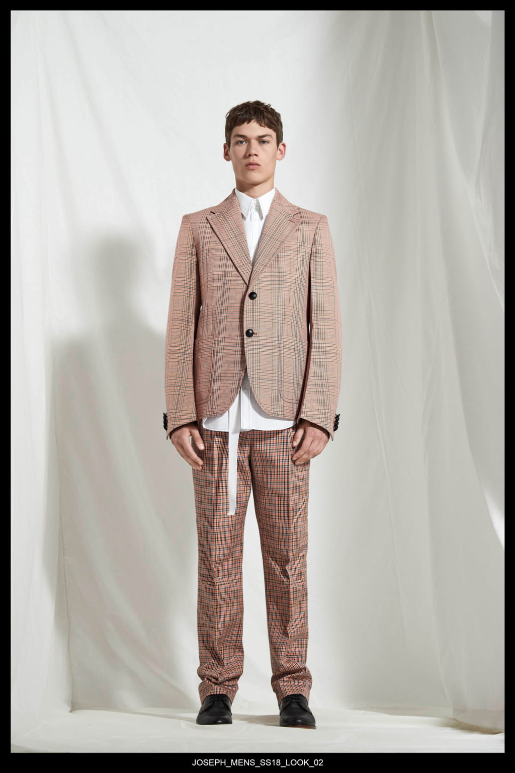 Fashion Week London Spring/Summer 2018 look 2 from the Joseph collection menswear