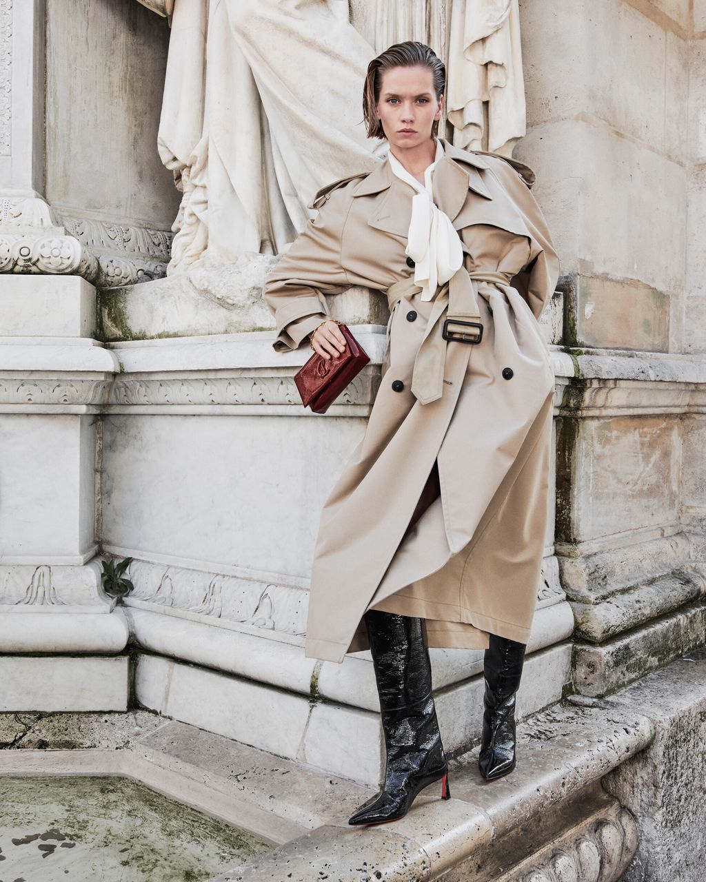 Fashion Week Paris Resort 2025 look 47 from the Christian Louboutin collection 女装配饰