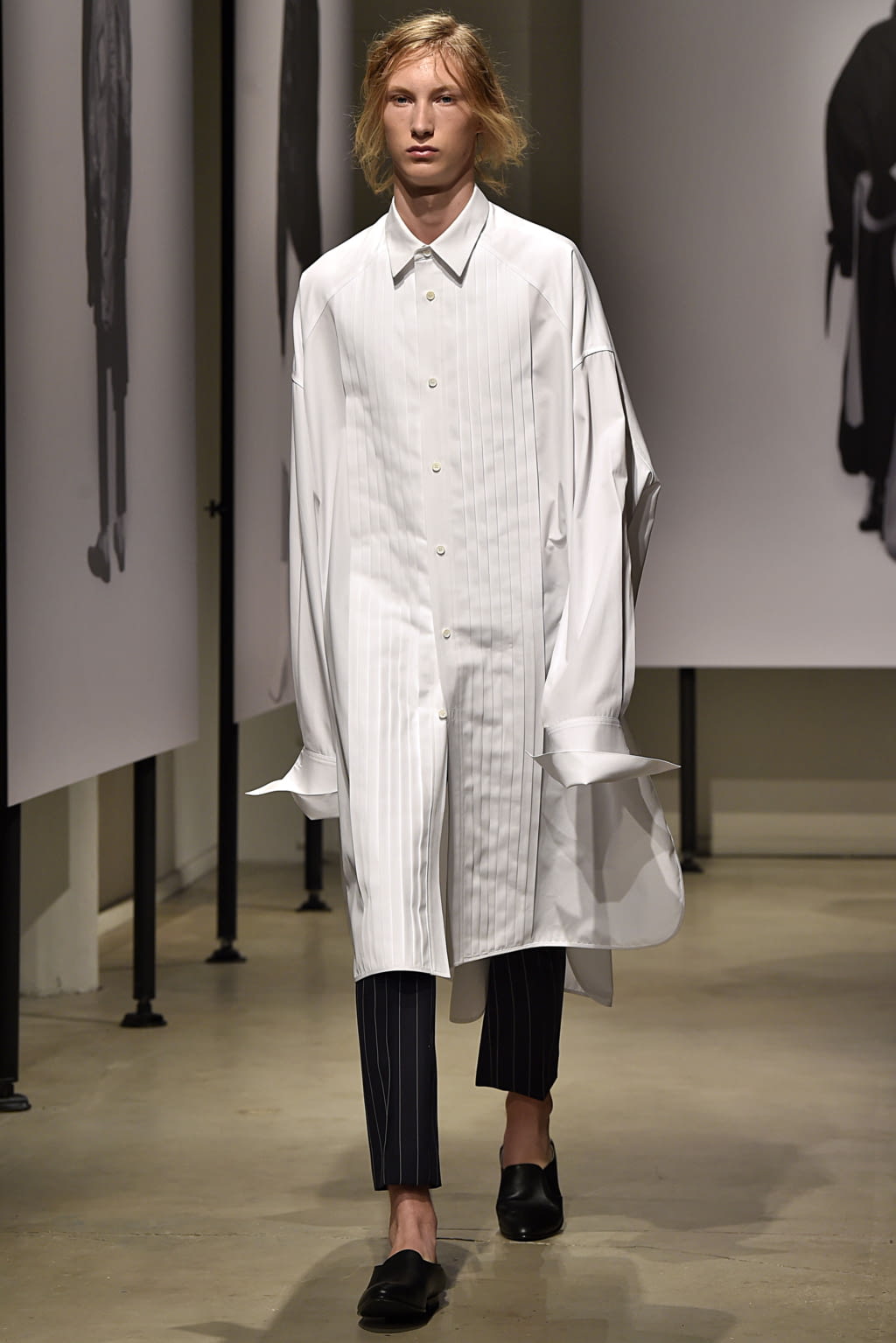 Fashion Week Paris Spring/Summer 2018 look 2 from the Juun.J collection menswear