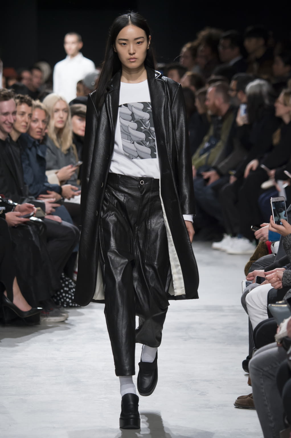 Fashion Week Paris Fall/Winter 2016 look 10 de la collection Julien David womenswear