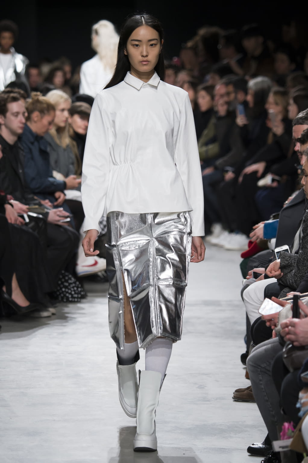 Fashion Week Paris Fall/Winter 2016 look 30 de la collection Julien David womenswear