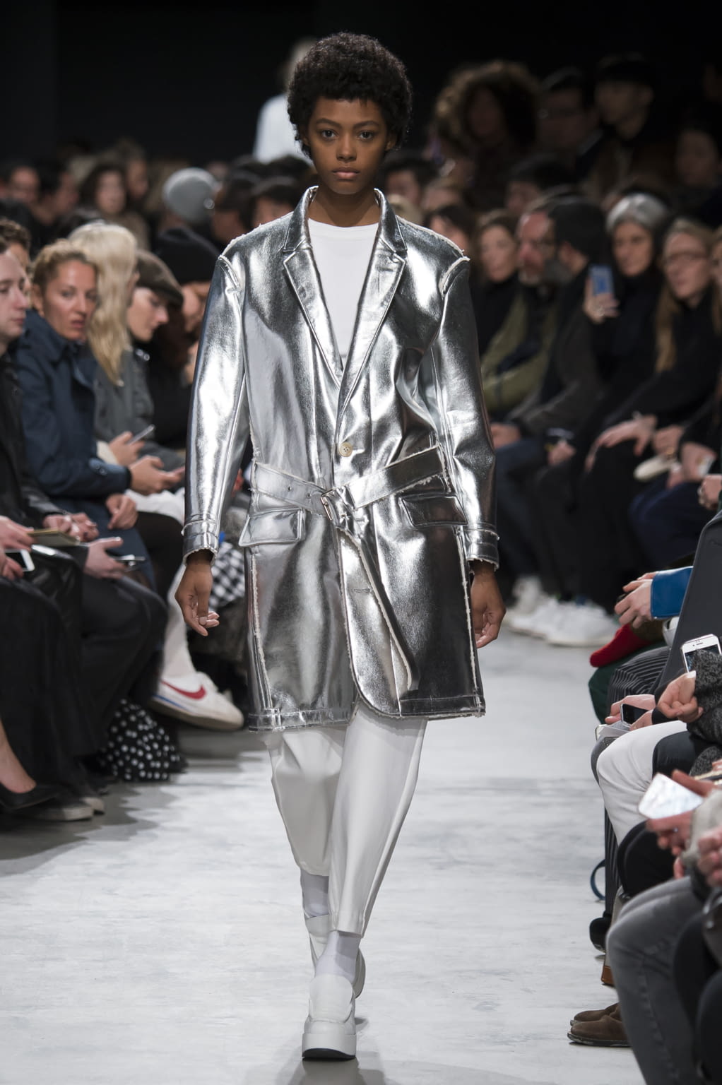 Fashion Week Paris Fall/Winter 2016 look 31 from the Julien David collection 女装