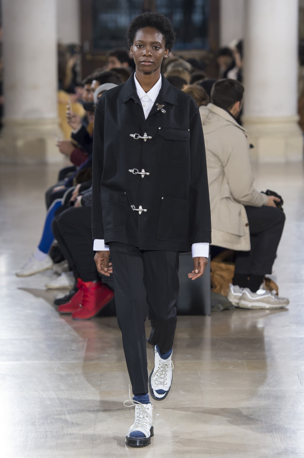 Fashion Week Paris Fall/Winter 2017 look 31 from the Julien David collection 男装