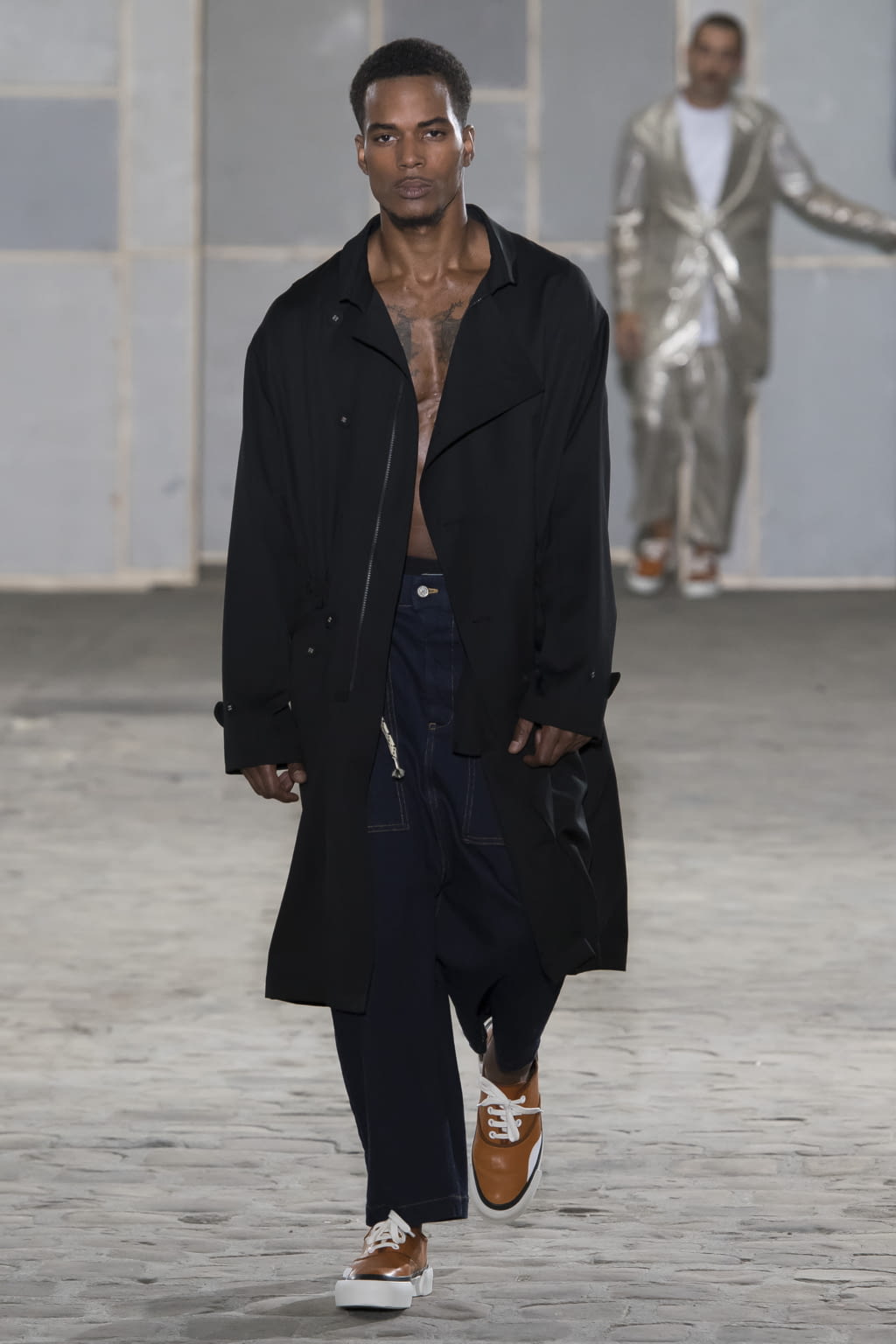 Fashion Week Paris Spring/Summer 2018 look 18 from the Julien David collection 男装