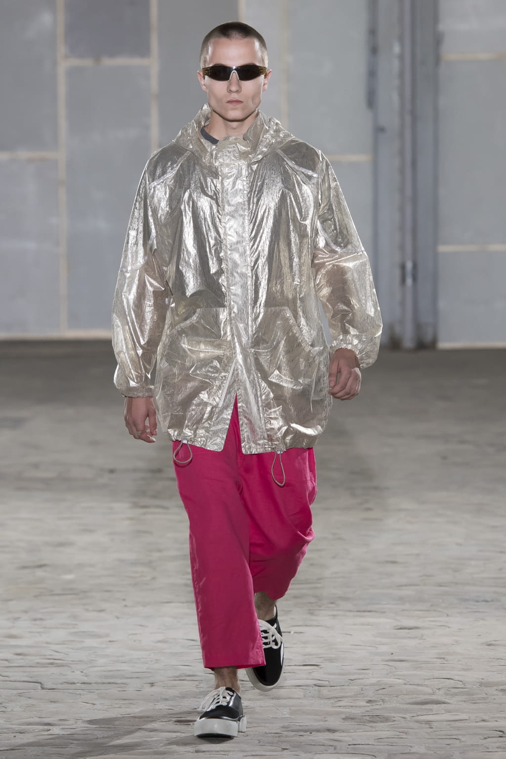 Fashion Week Paris Spring/Summer 2018 look 22 from the Julien David collection 男装