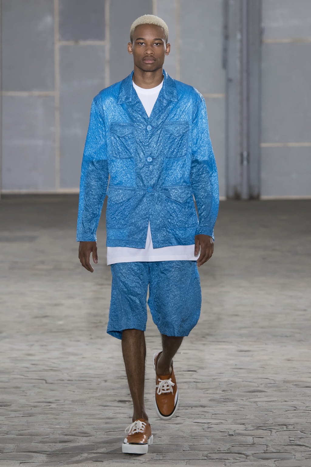 Fashion Week Paris Spring/Summer 2018 look 23 from the Julien David collection menswear
