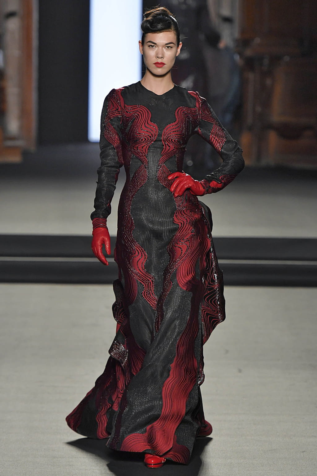 Fashion Week Paris Fall/Winter 2018 look 31 from the Julien Fournié collection couture