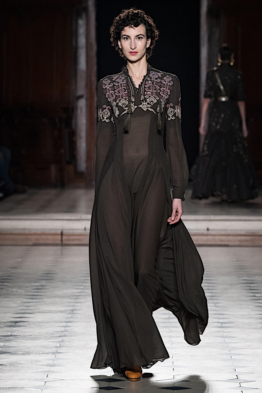 Fashion Week Paris Spring/Summer 2020 look 18 from the Julien Fournié collection couture