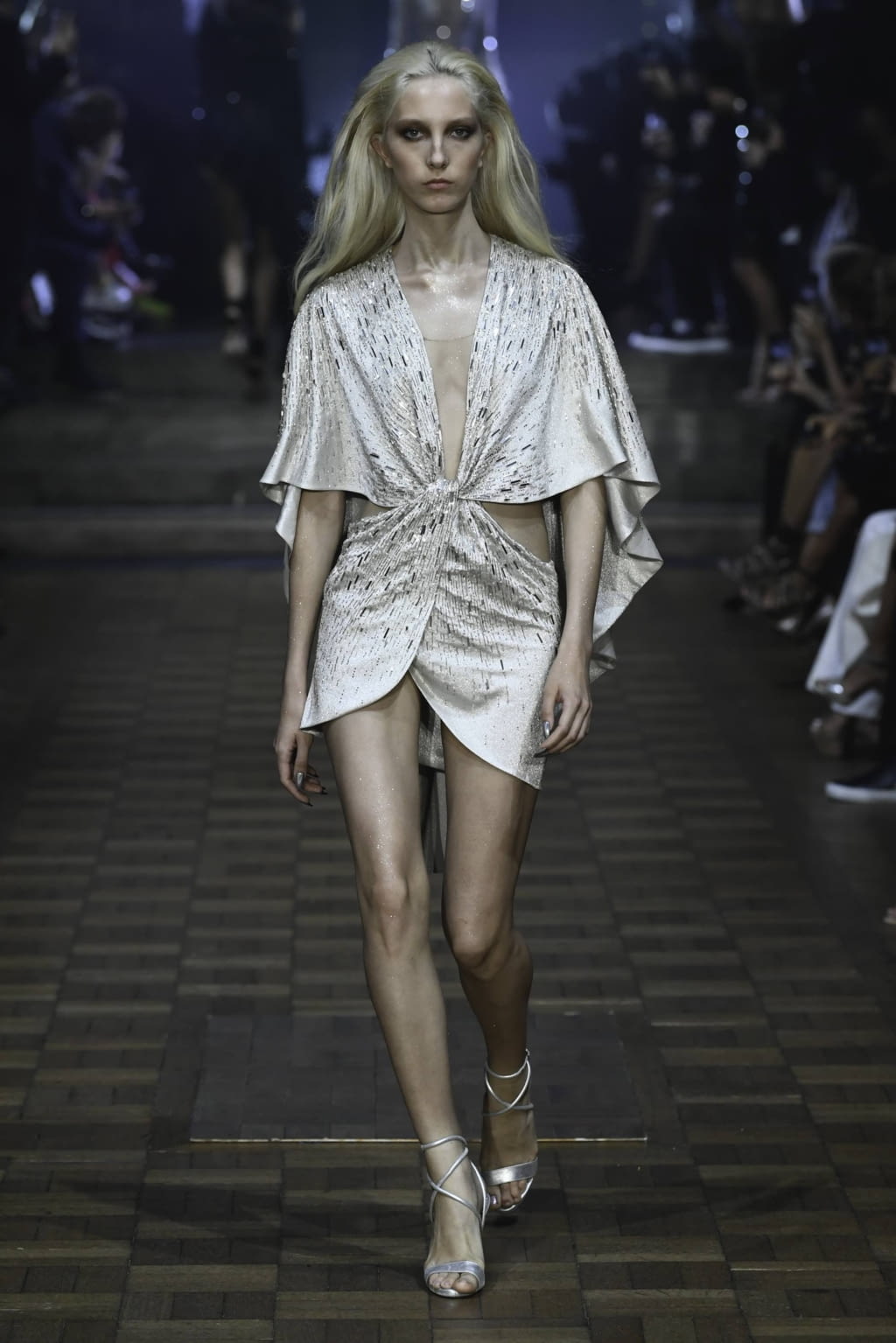 Fashion Week London Spring/Summer 2020 look 5 from the Julien MacDonald collection womenswear